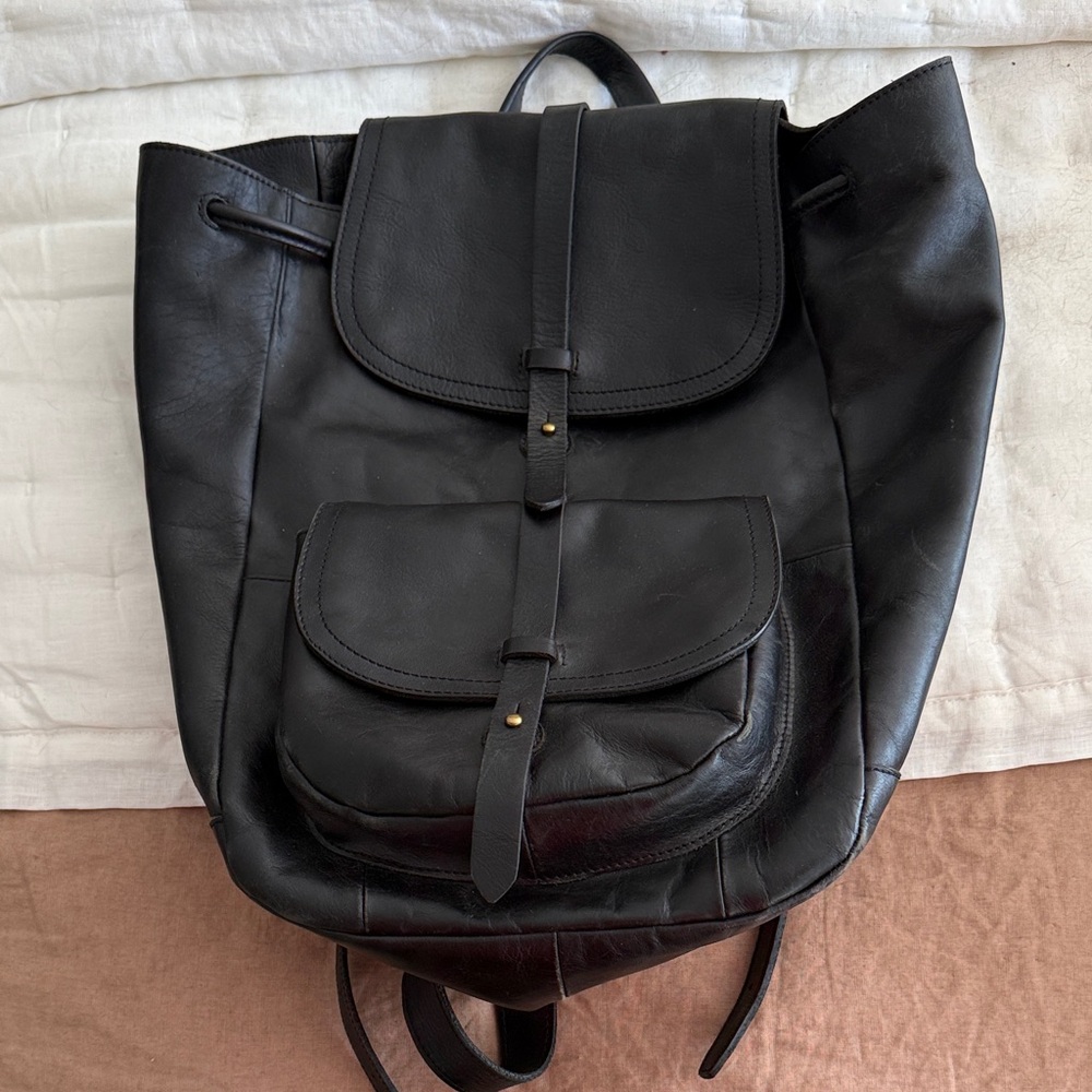 Madewell Black Leather Backpack – Flap & Drawstring Style
